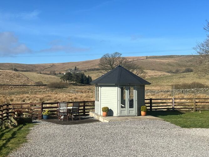 Blades Cottage summerhouse