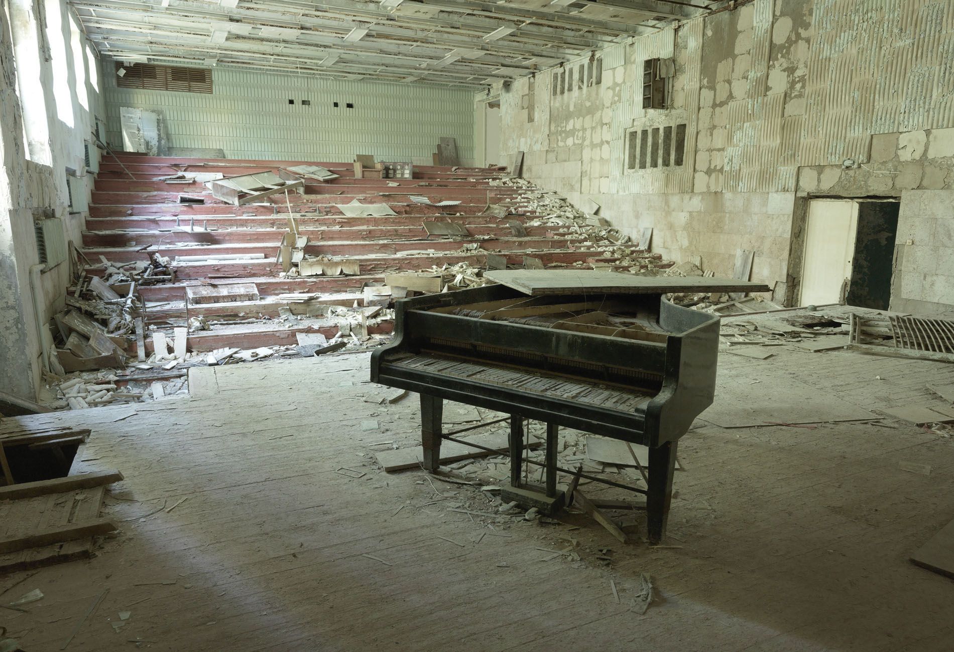 chernobyl art series color grading, tobias winkler, postproduction, bildbearbeitung Muenchen, retouching, Christopher Thomas 4