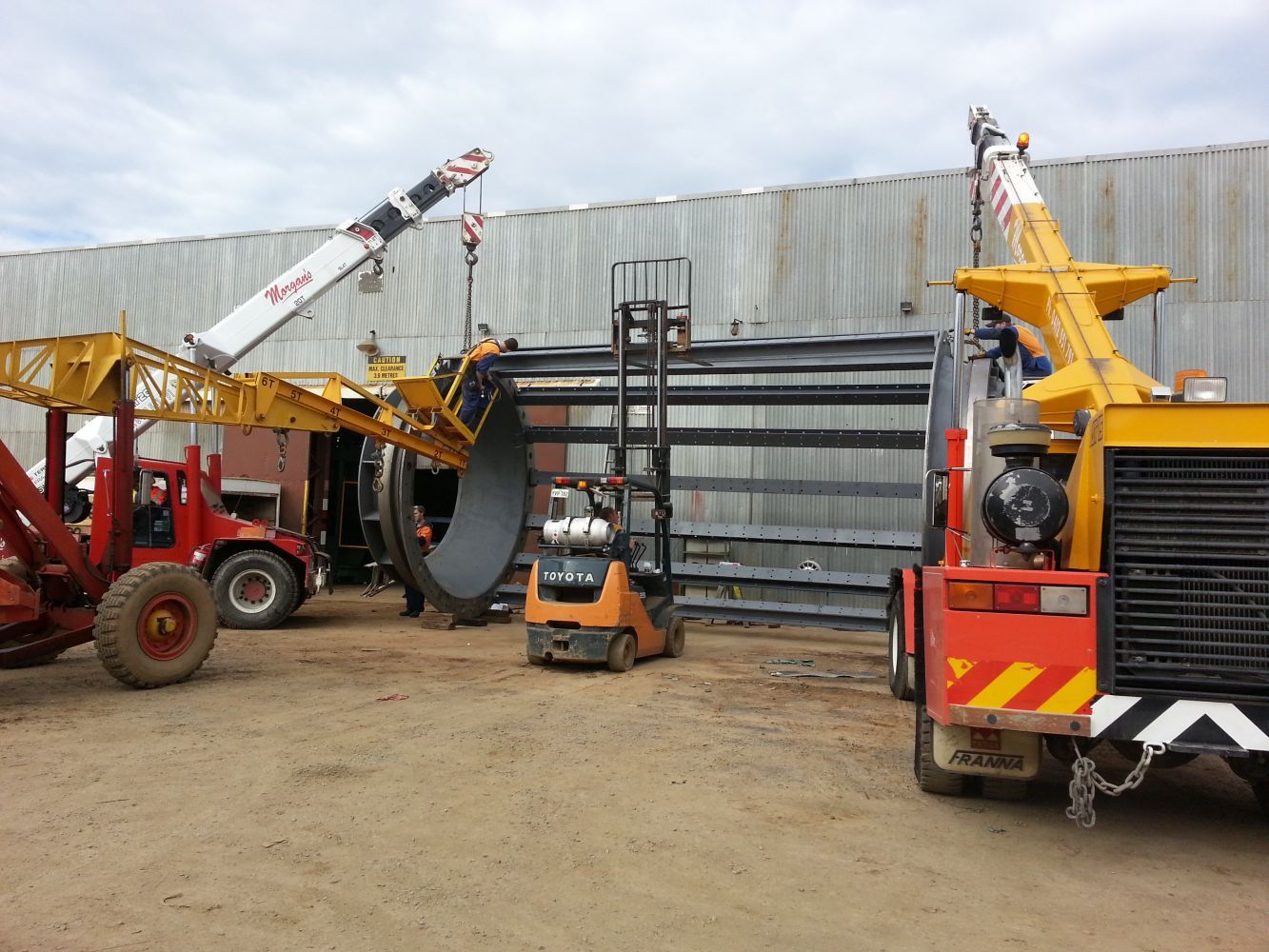 Morgans Crane Hire Adelaide 20T and 15T Franna Crane - Dual lifts