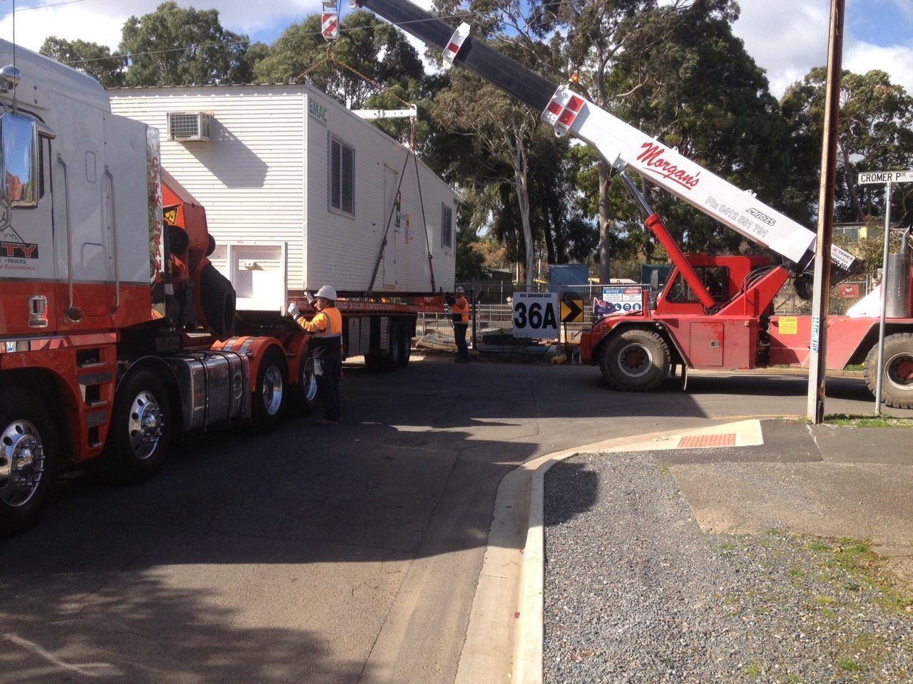 Morgans Crane Hire Adelaide 25T Franna Crane  Loading Site Office Atco Hut Portable Building