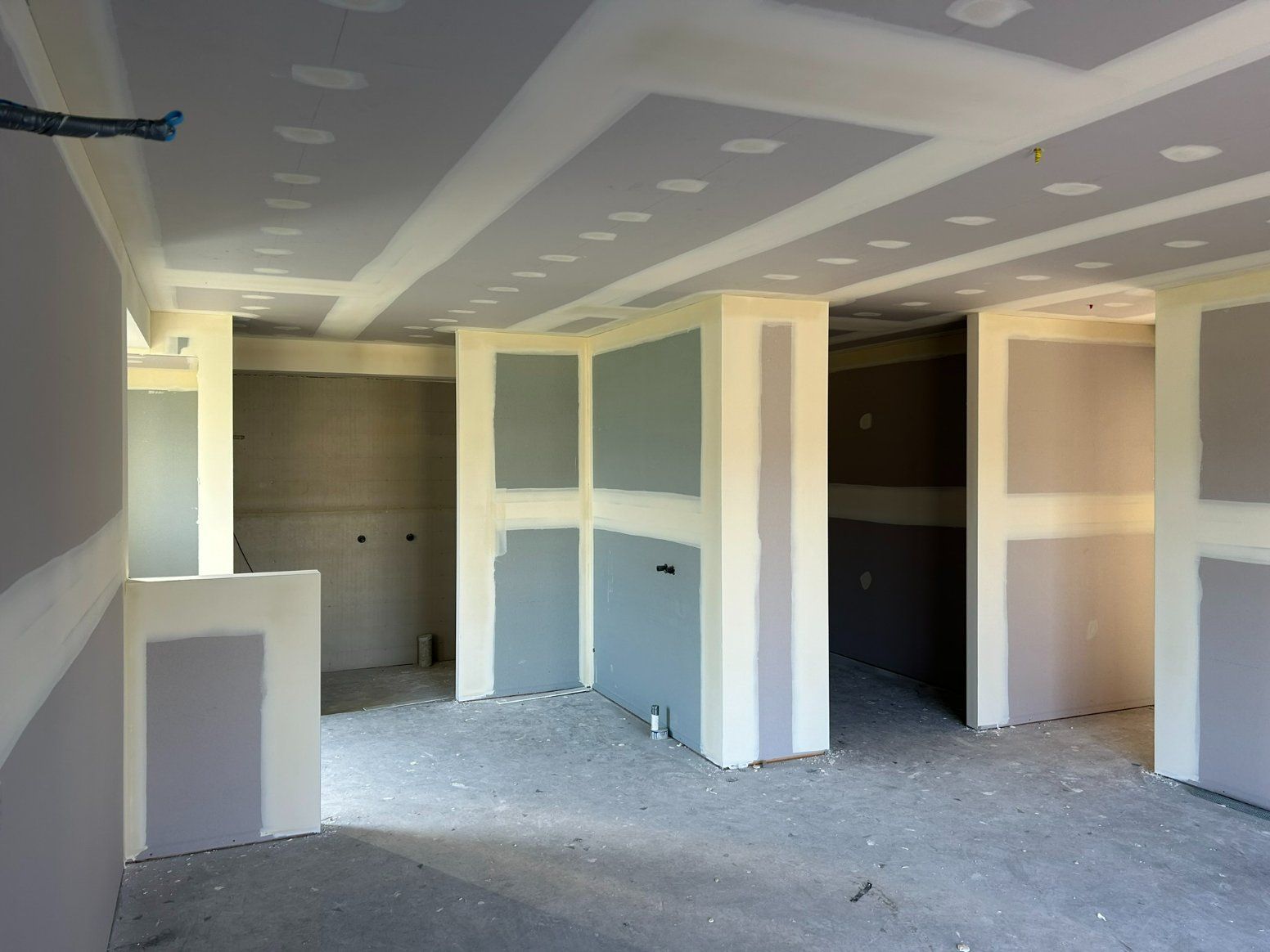 An Empty Room With Plasterboard Setting — Hams Plastering in Cannonvale, QLD