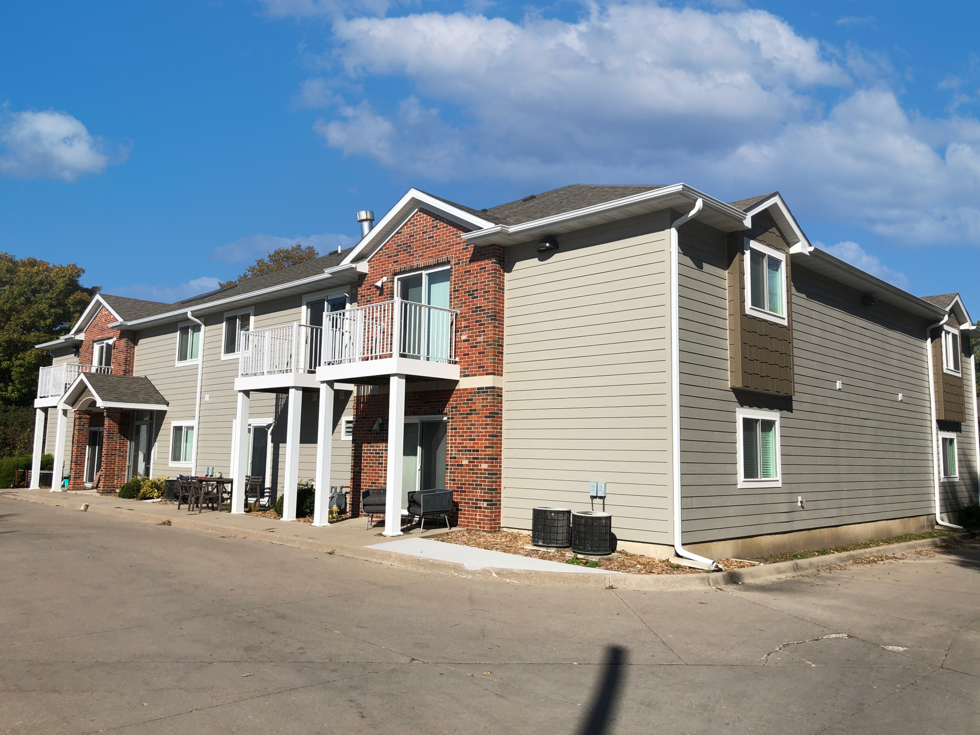 Exterior view of Town Centre, a modern apartment building in Ames, IA offering convenient living spaces close to local & ISU amenities.
