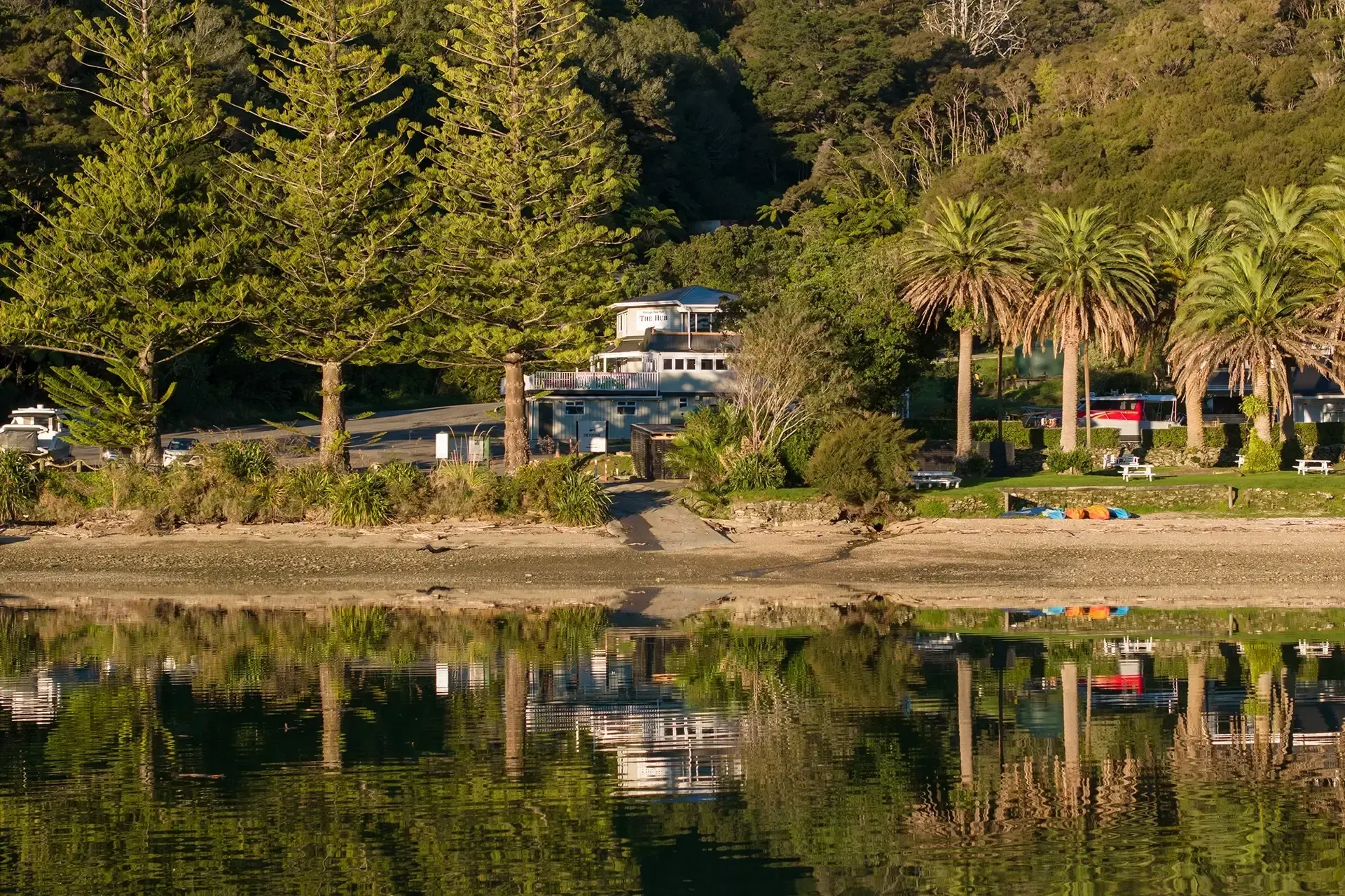 Portage Bay Hub – Café and Accommodation