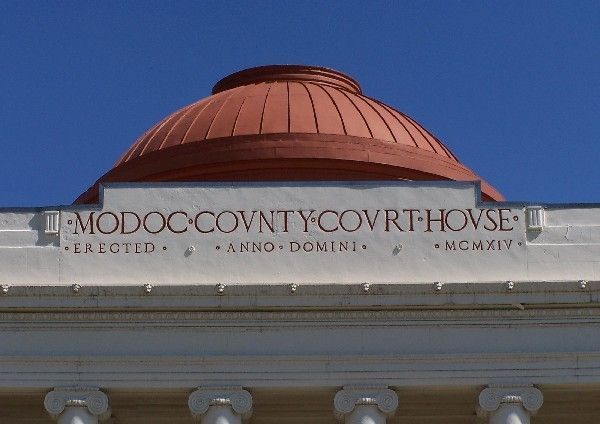 A building with a dome and a sign that says modoc county courthouse
