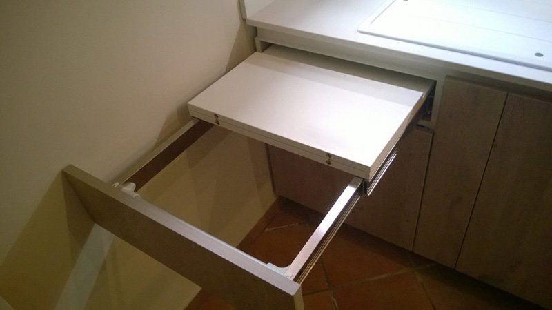 ripiano a scomparsa in legno