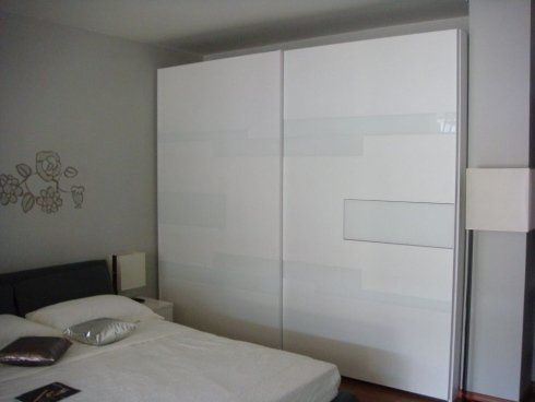 armadio con 2 ante scorrevoli