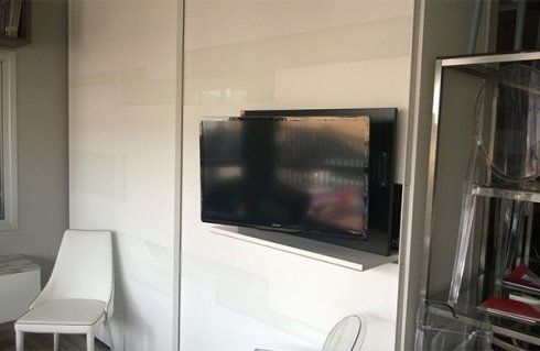 armadio con stand tv a scomparsa