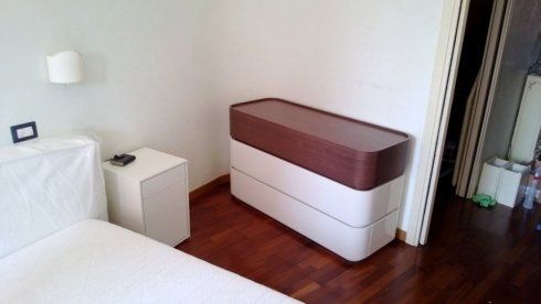 cassettiera con top marrone