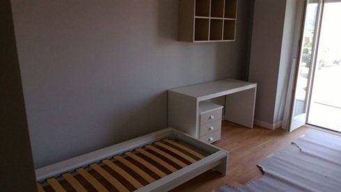 cameretta per ragazzi con porta finestra