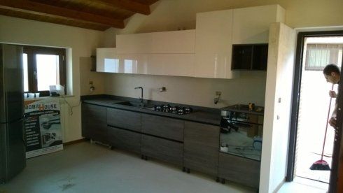 cucina in legno scuro