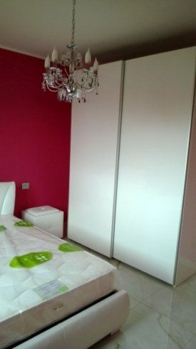 cameretta per ragazzi con armadio a due ante