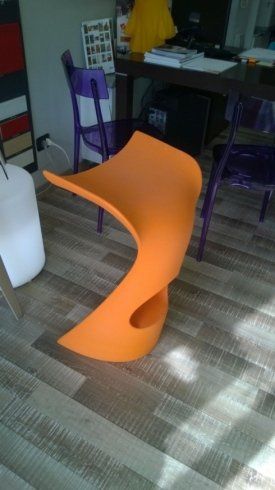 sedia in plastica arancione