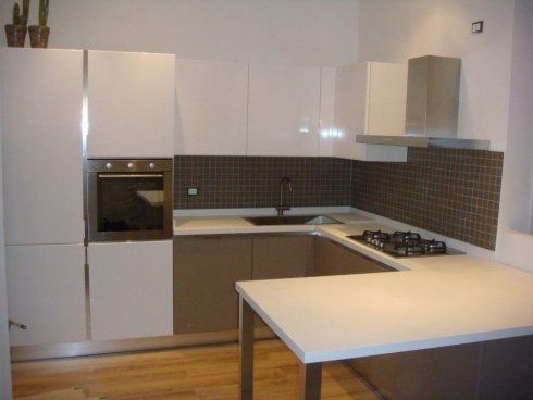 cucina con piastrelle