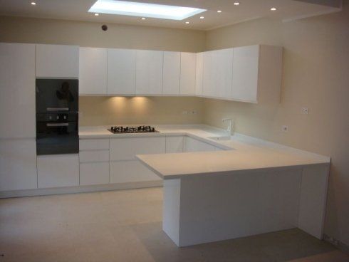 cucina spaziosa con penisola