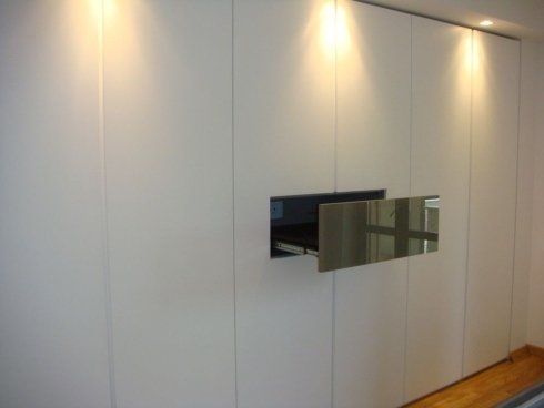 armadio a 6 ante con stand per tv