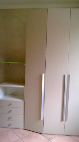 armadio a tre ante per cameretta