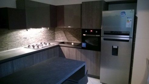 cucina con bancone in marmo