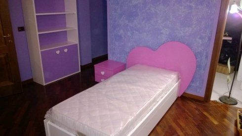 cameretta con letto per ragazza
