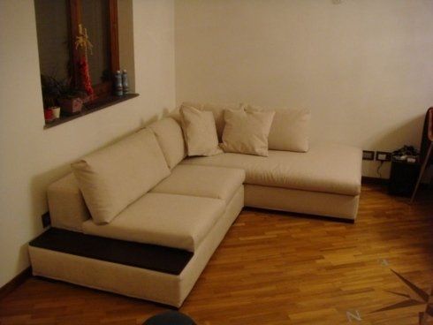 divano con chaise lounge