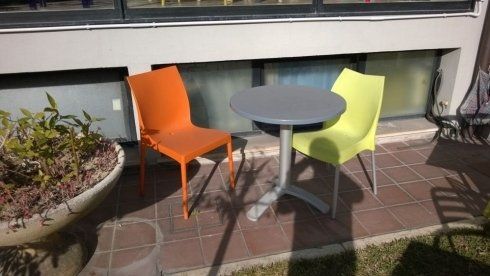 tavolino con sedia da esterno