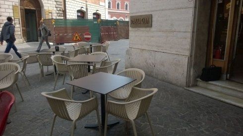 tavolini da esterno con sedie