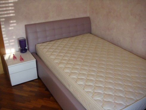 cameretta con letto a una piazza e mezza