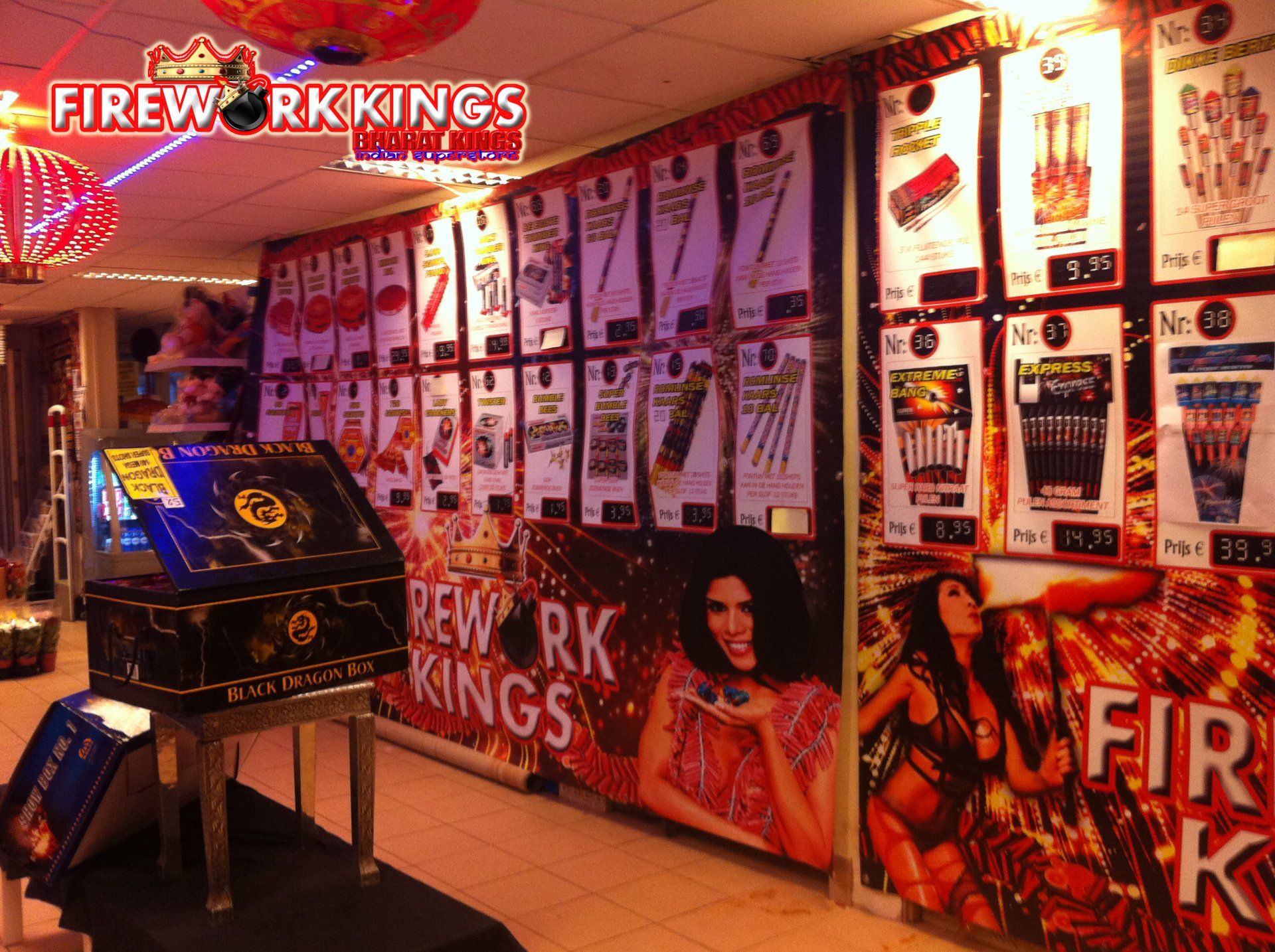 Een vuurwerkshow in een winkel genaamd vuurwerkkoningen