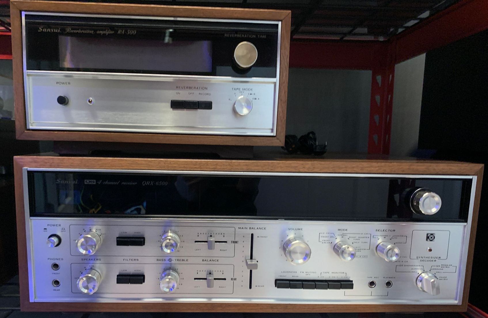 The front and back of a stereo amplifier