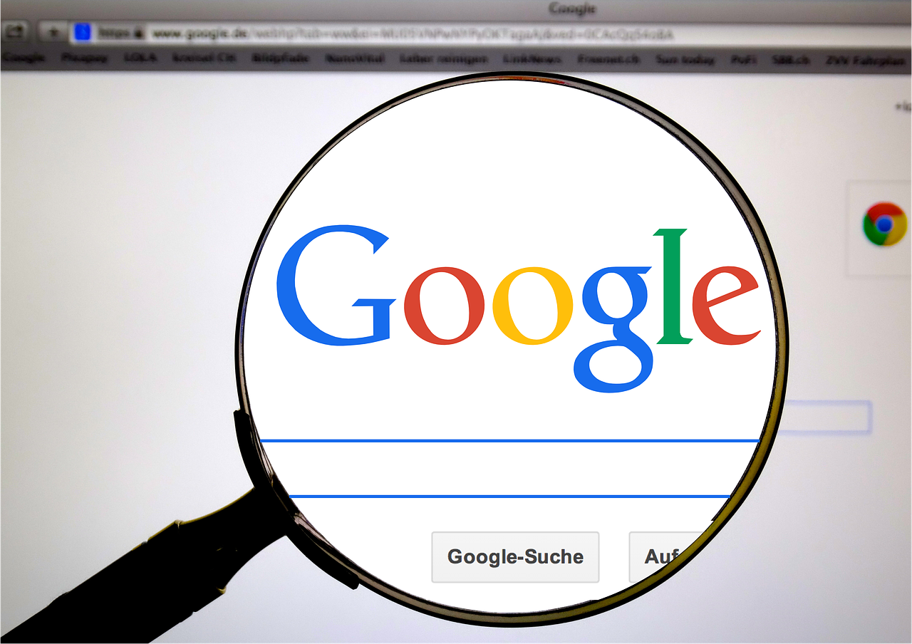 lupa aumentada con el logo de Google