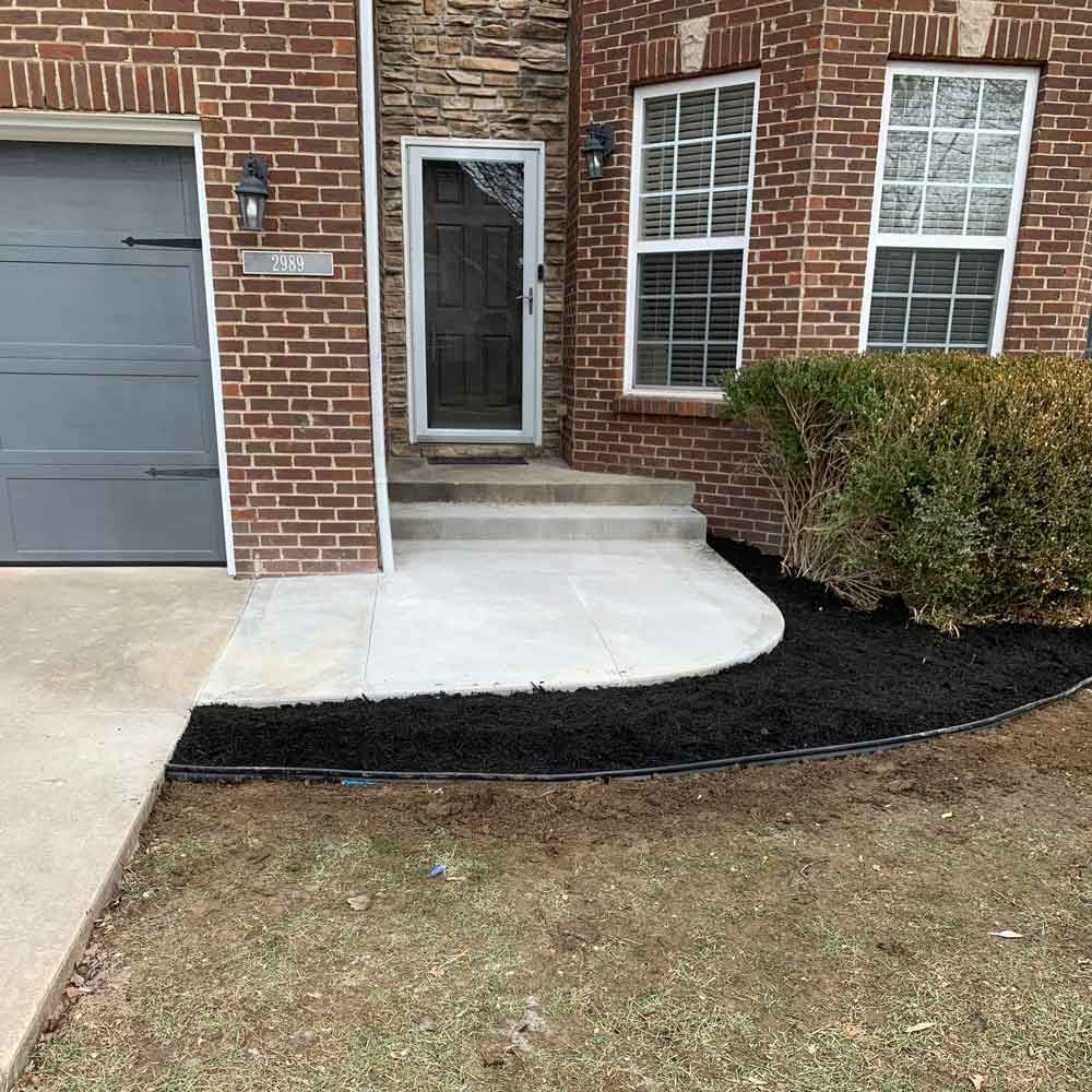 Front Lawn — Winchester, KY — Underground Kings, LLC