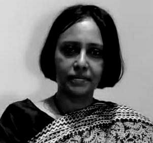 A black and white photo of a woman in a sari.