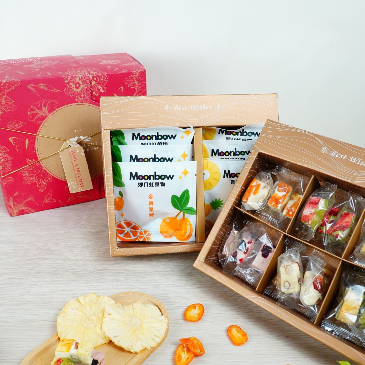 【MOONBOW】台灣製造 蛋奶素 綜合果乾牛軋糖+鳳梨/金棗果乾雙層小禮盒