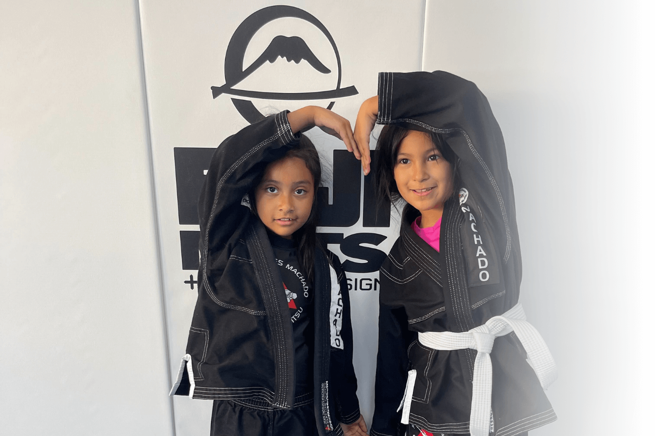 Beginners practice controlled grappling drills at Jean Jacques Machado Jiu-Jitsu Fresno in Fresno, CA for confidence.