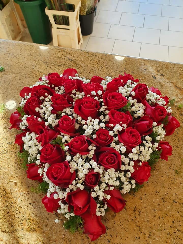 composizione floreale per anniversari e San Valentino