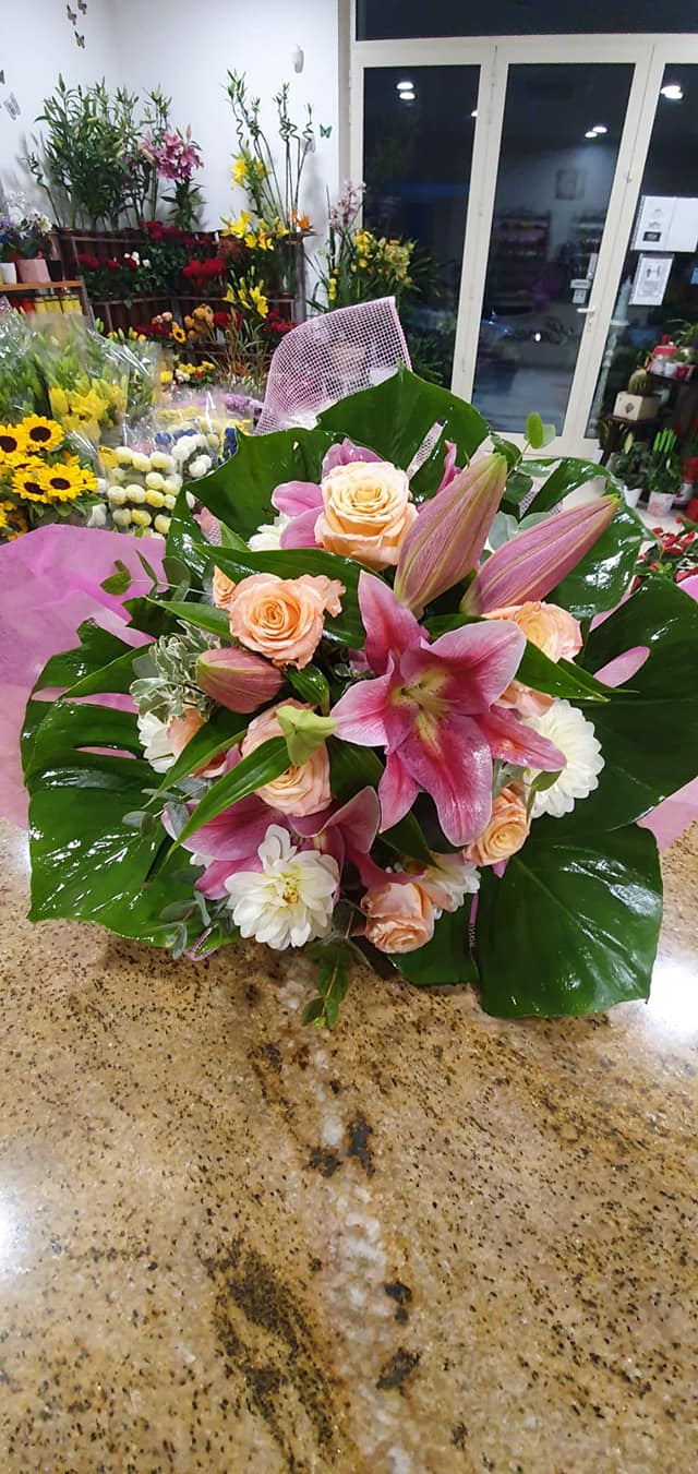 composizione di fiori personalizzata su richiesta