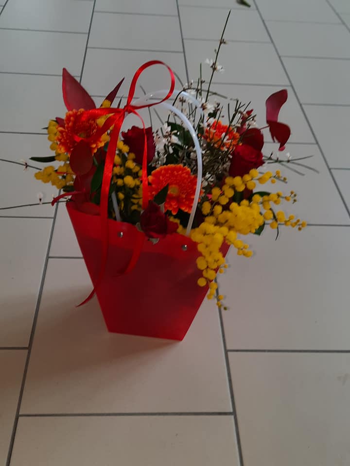 vendita di composizione floreale