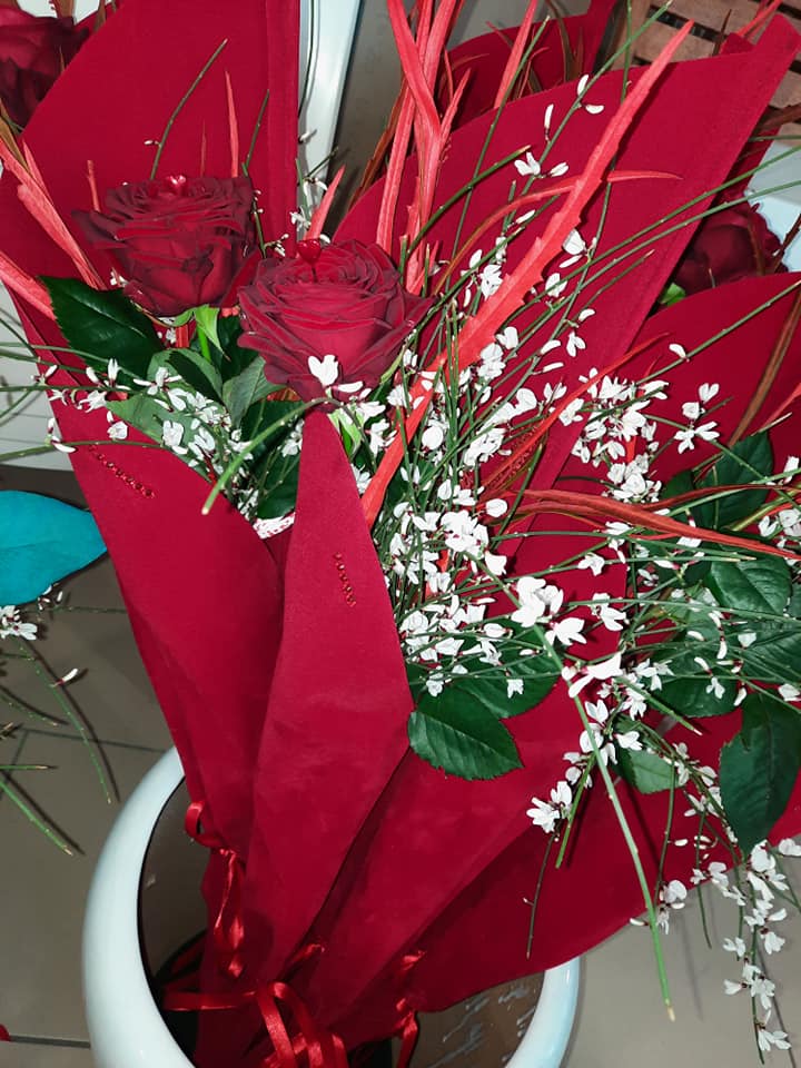 composizione di fiori rossi