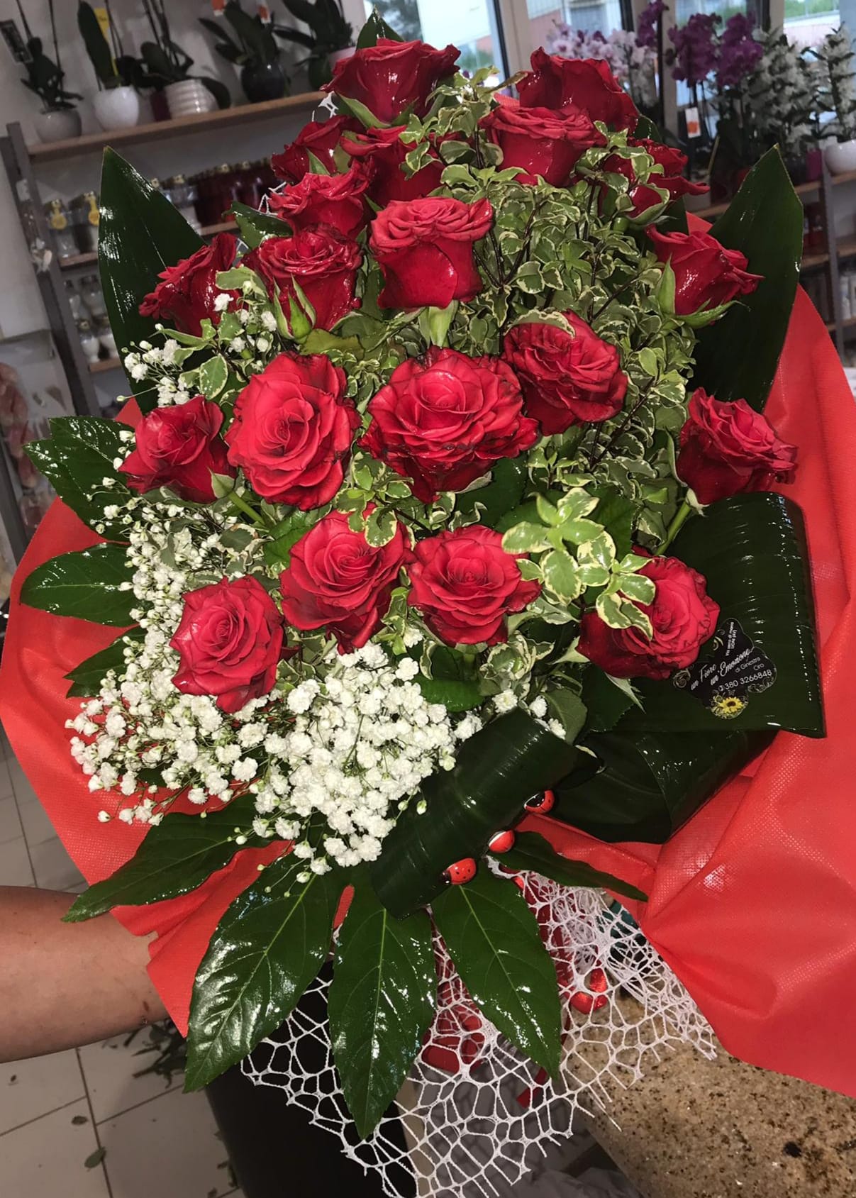 composizione di rose rosse