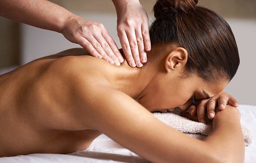 Massaggi presso un istituto di bellezza
