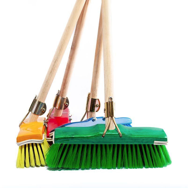 FABRICACIÓN DE ESCOBAS FABRICACIÓN DE ESCOBAS