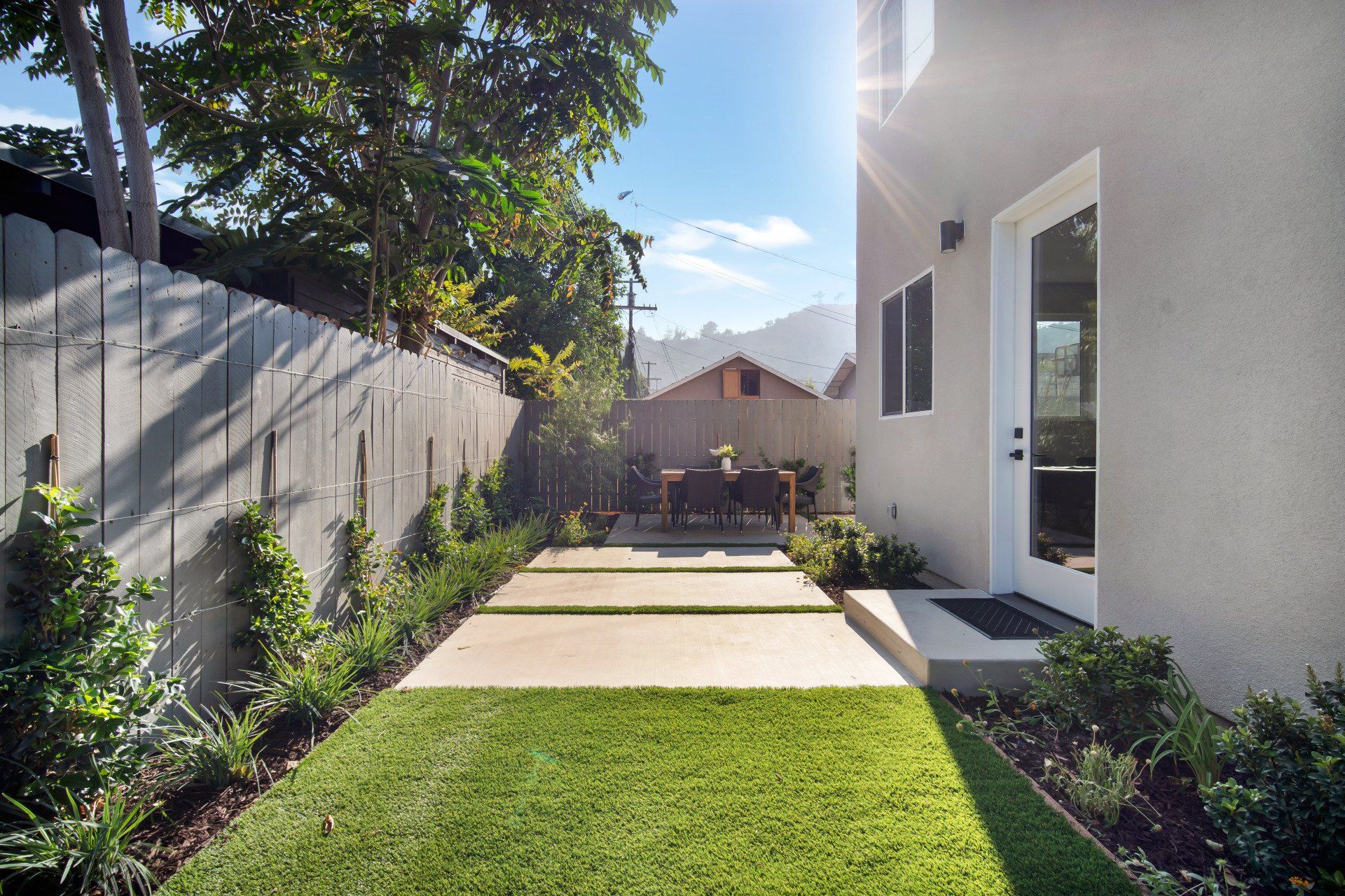 Reclaimed side yard and landscaping for an accessory dwelling unit (ADU) backyard home built in Los Angeles, CA.