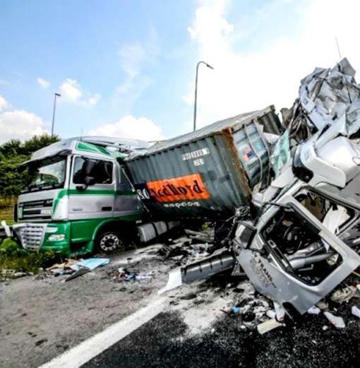 Hire a Truck Accident Lawyer - Schuller Law Office