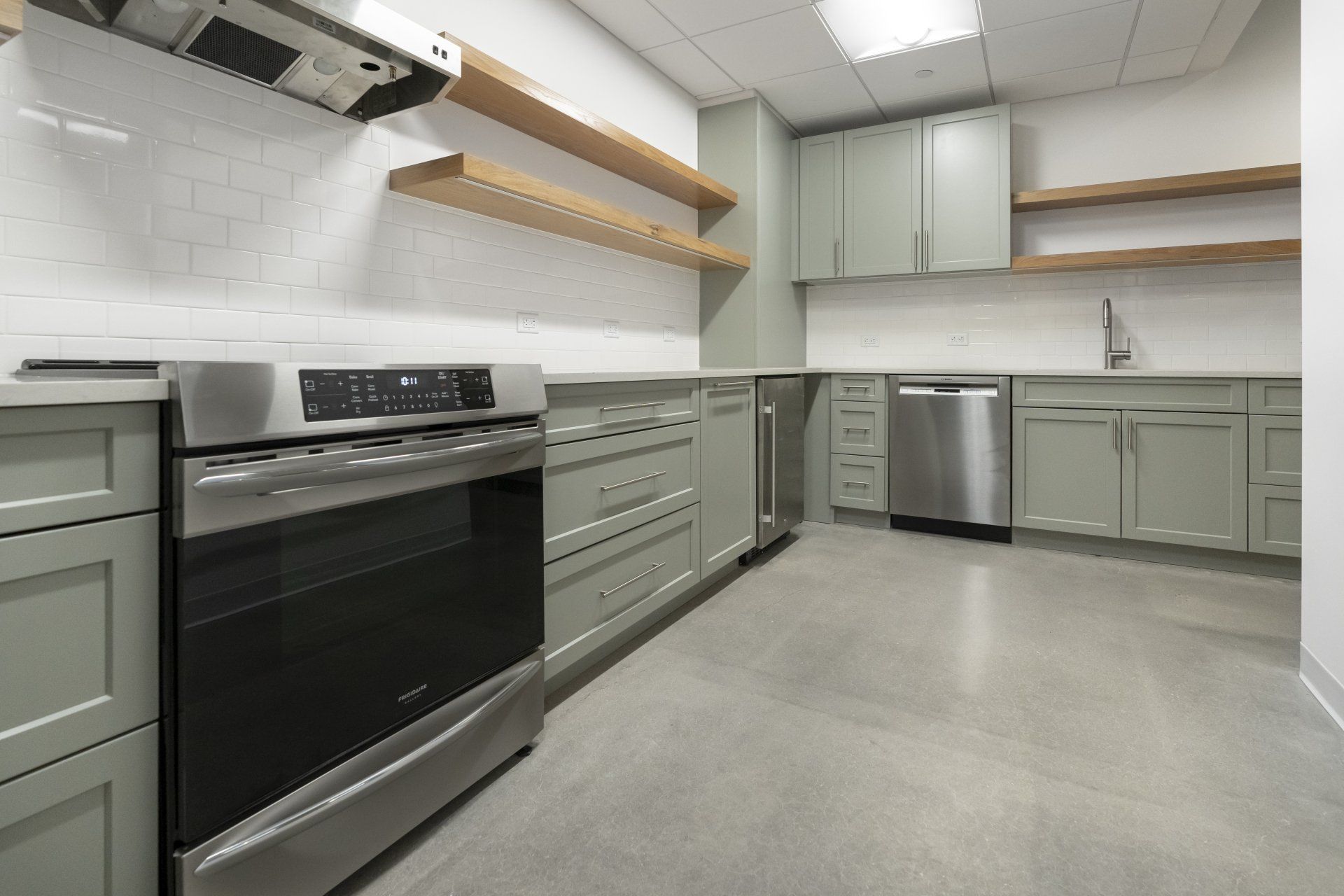 Ultracraft cabinetry, MSI tops, Top Knob Cabinet Pulls