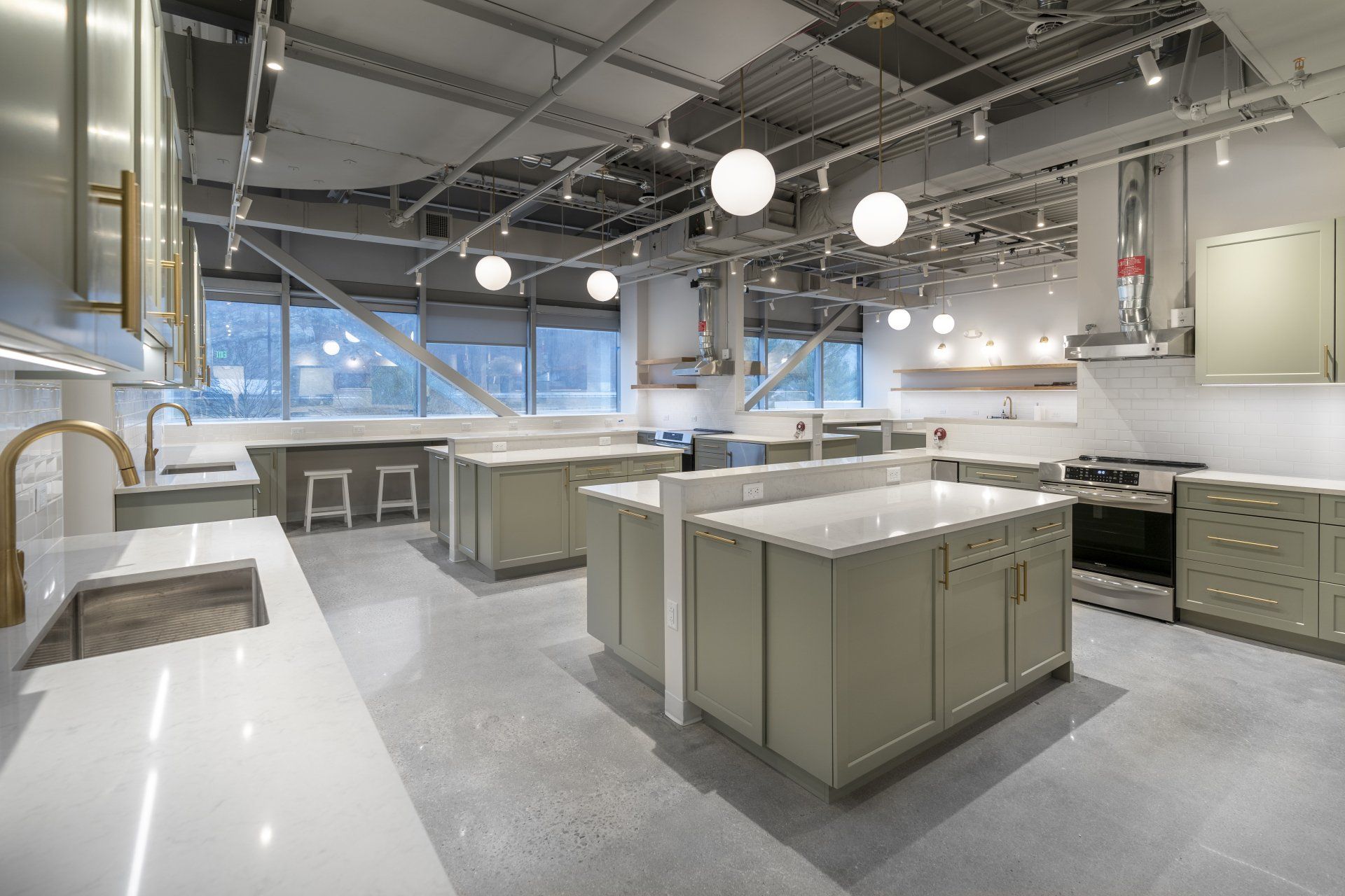 Ultracraft cabinetry, MSI tops, Top Knob Cabinet Pulls