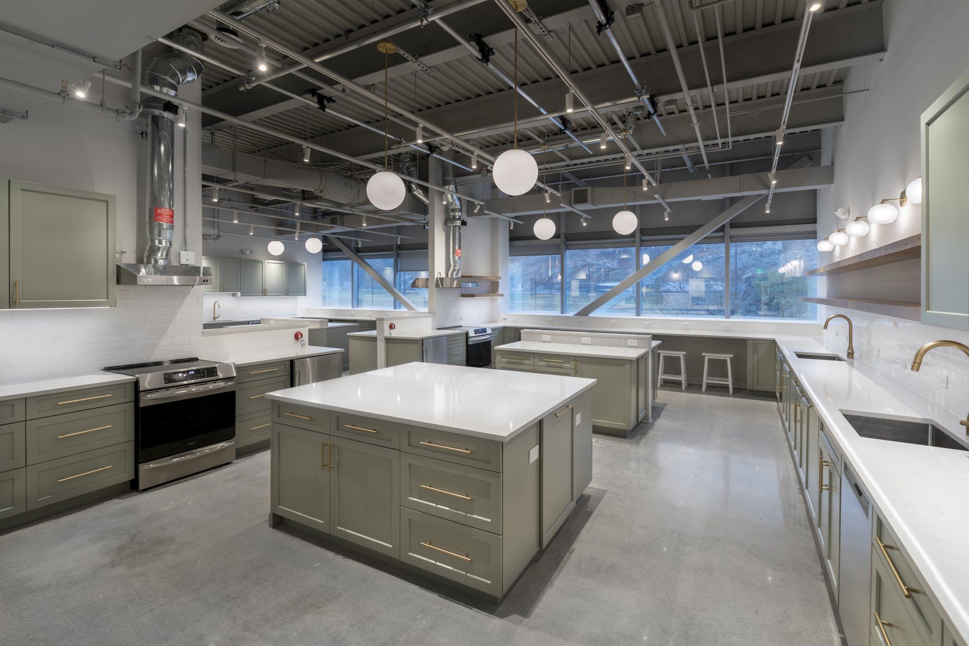 Ultracraft cabinetry, MSI tops, Top Knob Cabinet Pulls