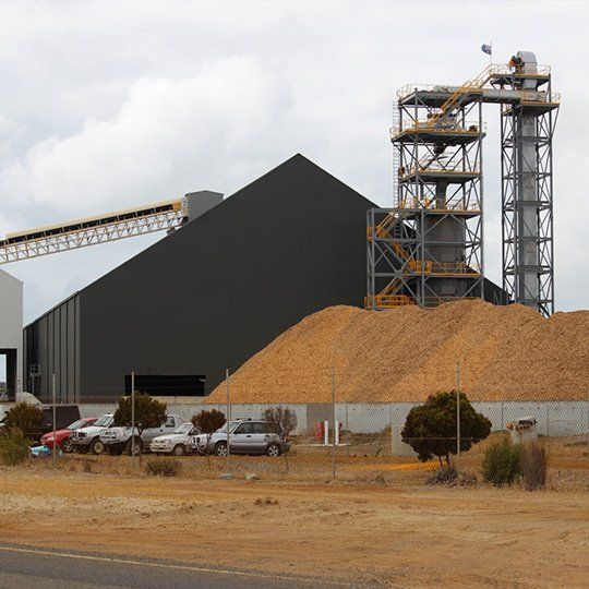 A large building with a lot of cars parked in front of it