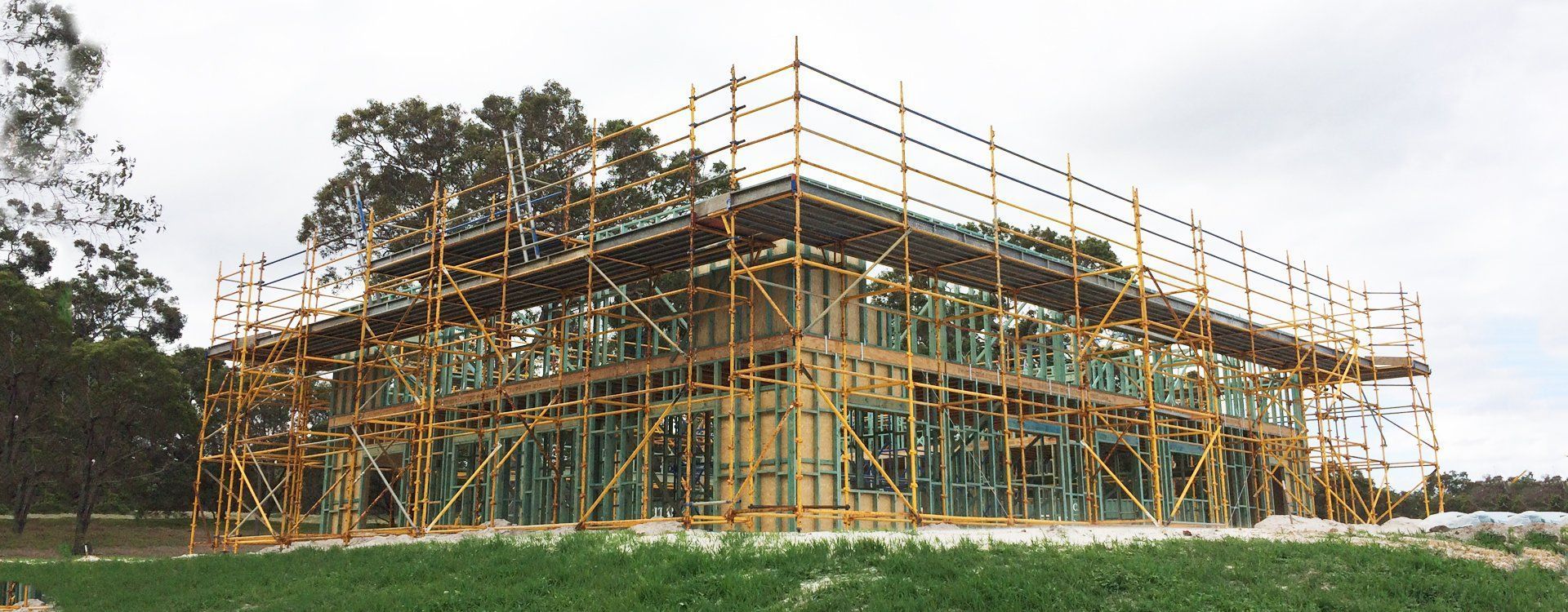 A large building is being built with scaffolding around it.