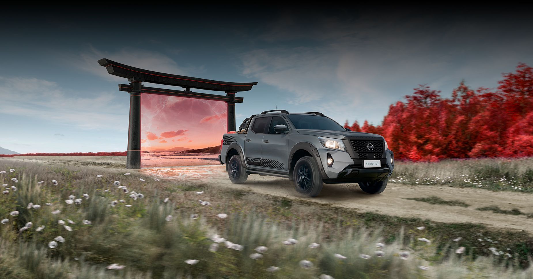 Uma caminhonete Nissan está dirigindo por uma estrada de terra.