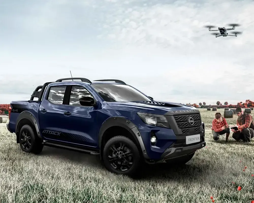 Uma família está sentada no banco de trás de uma van.