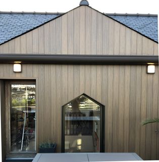 bardage en bois posé par notre entreprise à Cherbourg